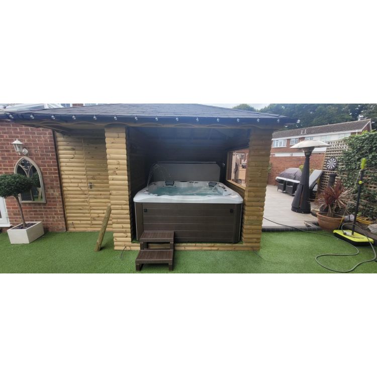 Balmoral 6 person hot tub