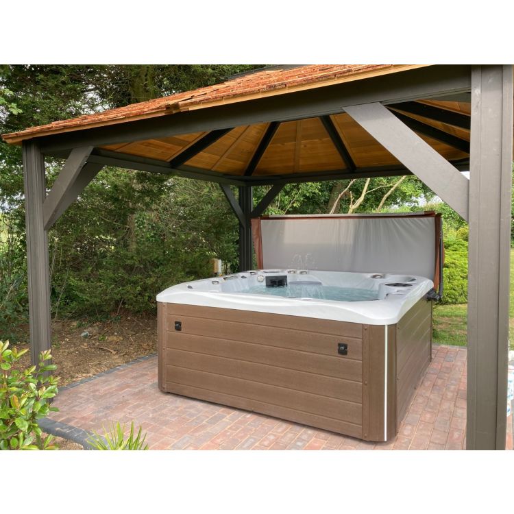 Balmoral 6 person hot tub