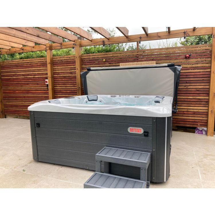Balmoral 6 person hot tub