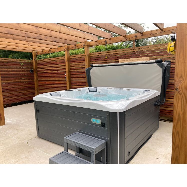 Balmoral 6 person hot tub