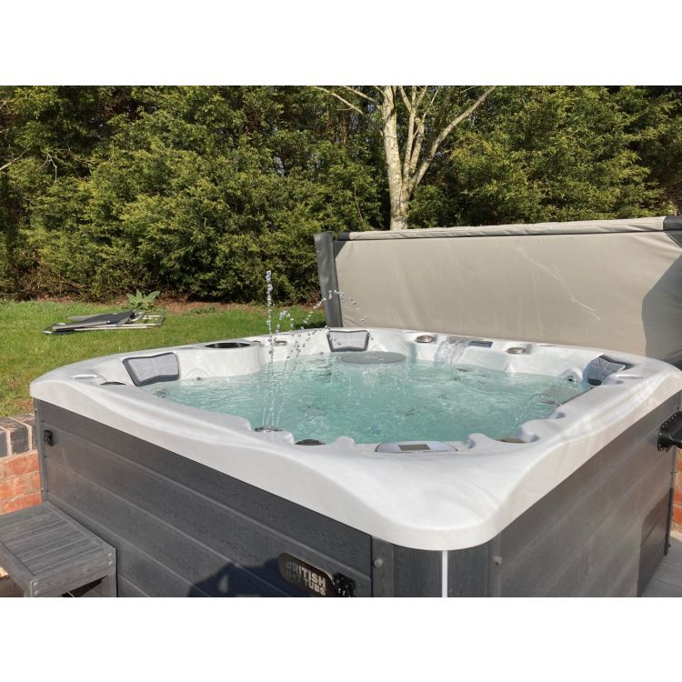 Balmoral 6 person hot tub