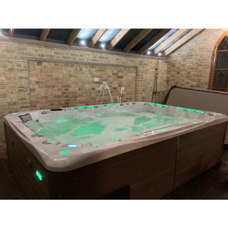 Buckingham 10 Person Hot Tub