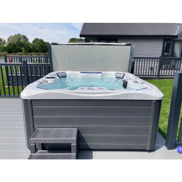 Kensington 6 person hot tub