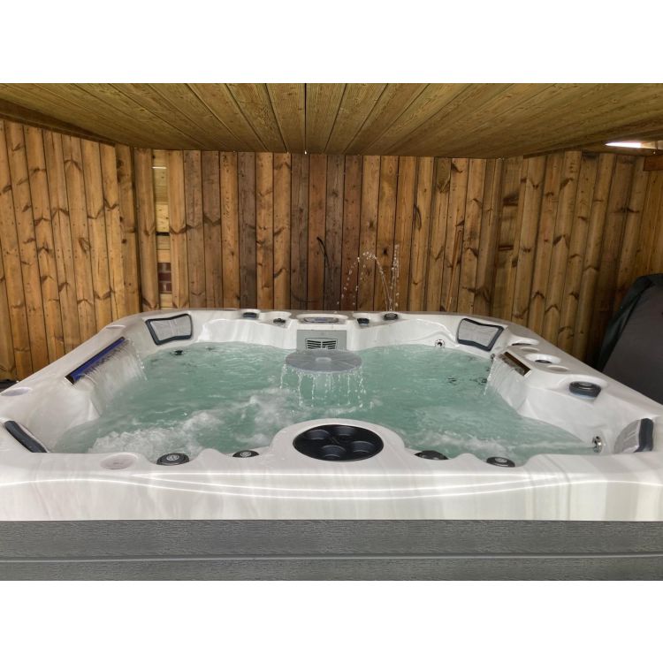 Kensington 6 person hot tub