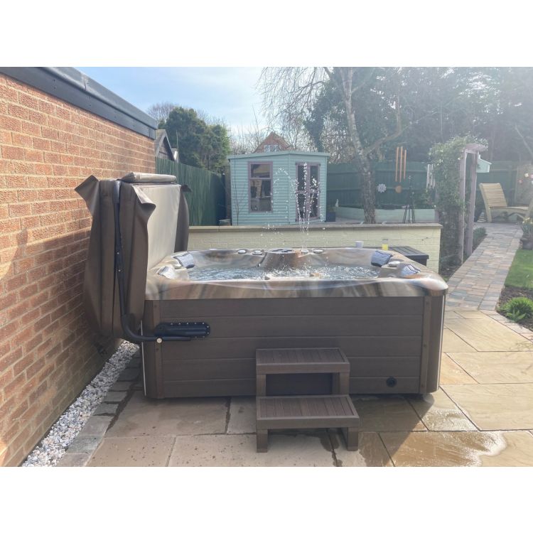 Mercury 3 seater hot tub
