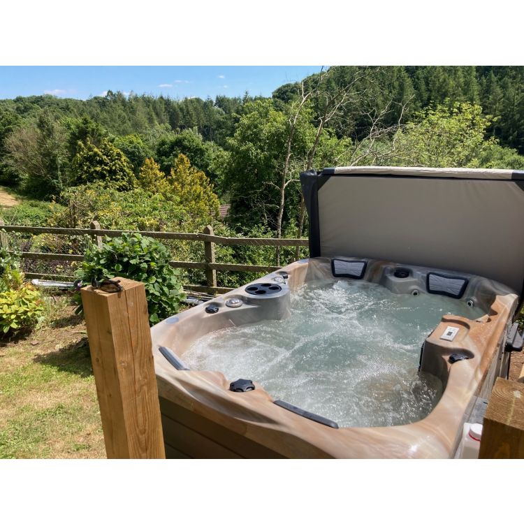 Mercury 3 seater hot tub