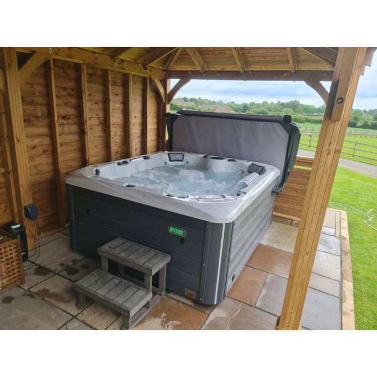 Sandringham 6 Person Family Hot Tub Deal