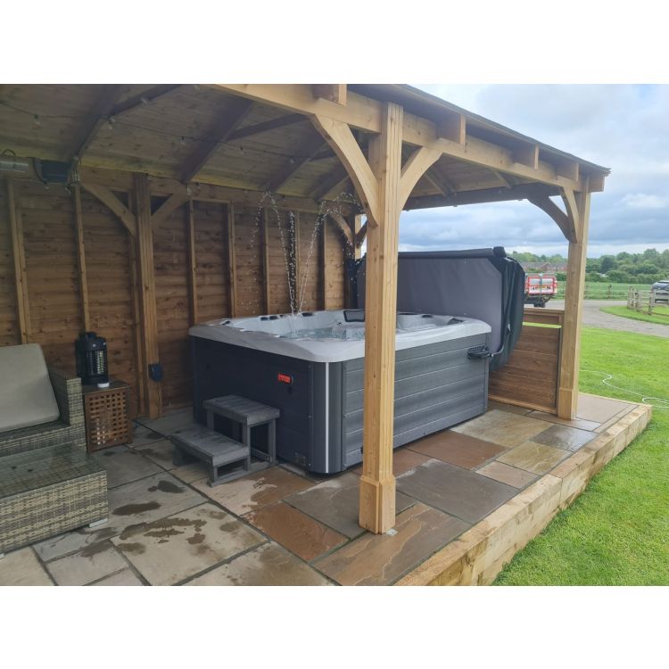 Sandringham 6 Person Family Hot Tub Deal