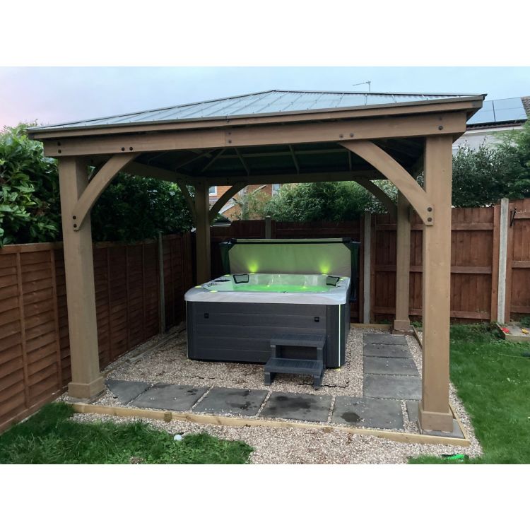 Shakespeare 6 person hot tub