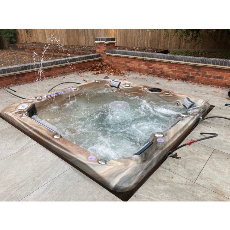 Union 5-6 seater hot tub