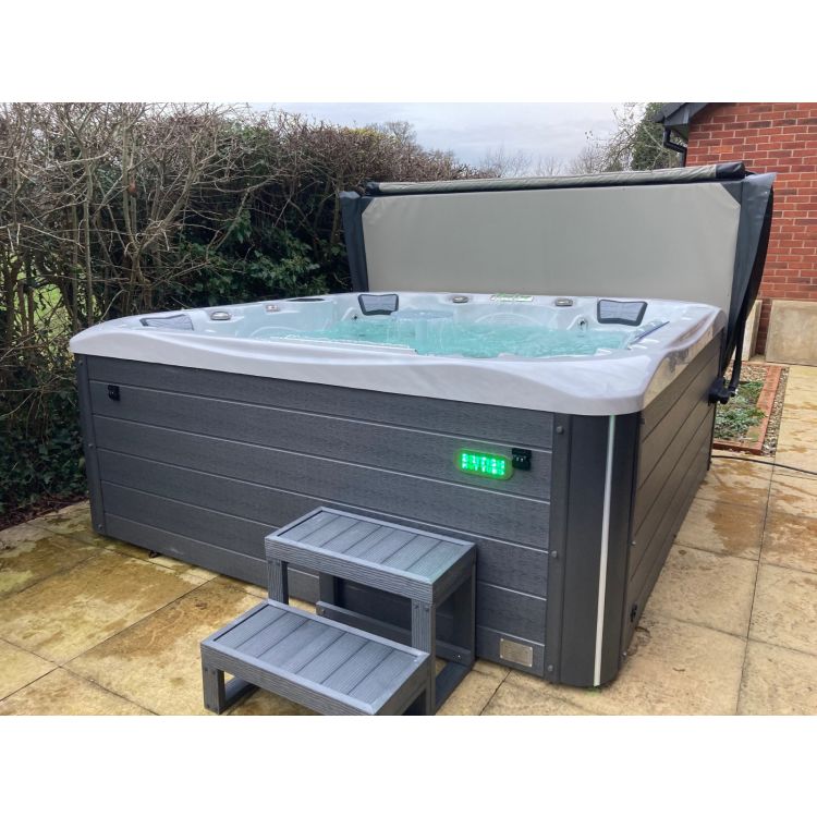 Union 5-6 seater hot tub