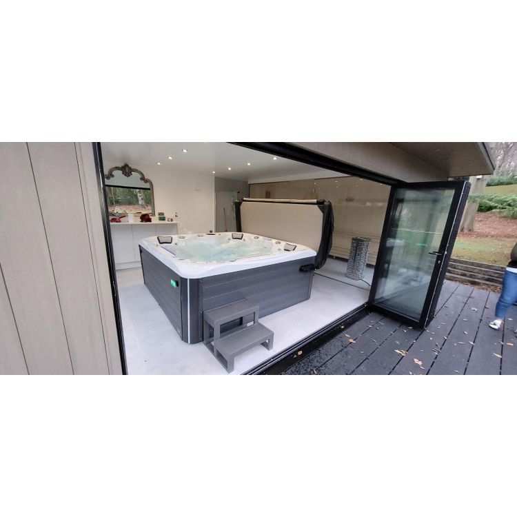 Union 5-6 seater hot tub