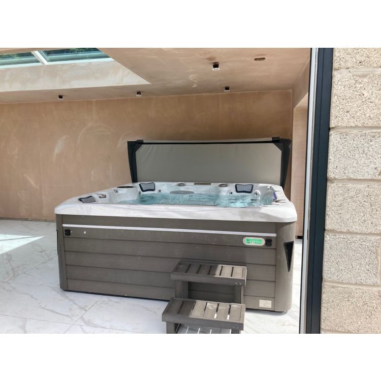 Union 5-6 seater hot tub