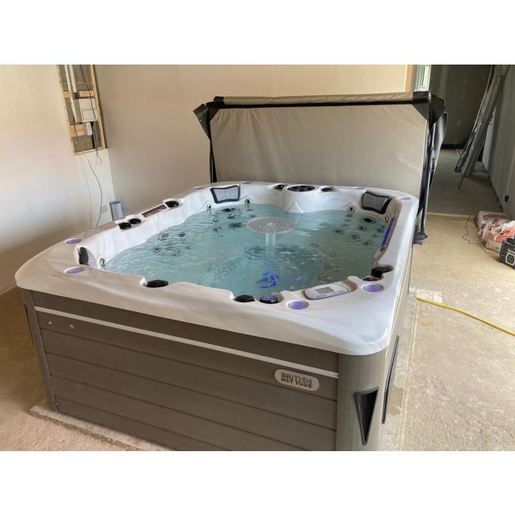 Sandringham 6 Person Family Hot Tub Deal
