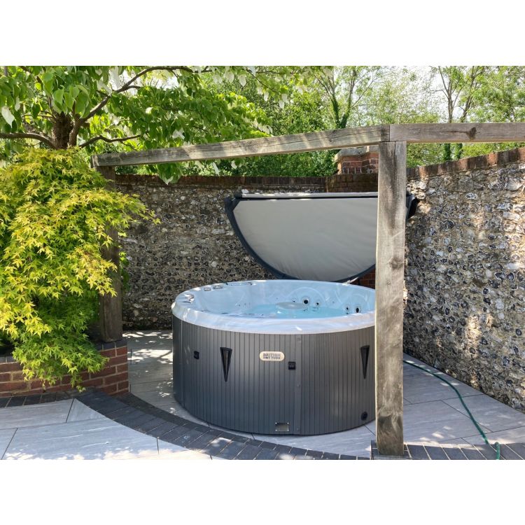 Winston 6-7 person hot tub