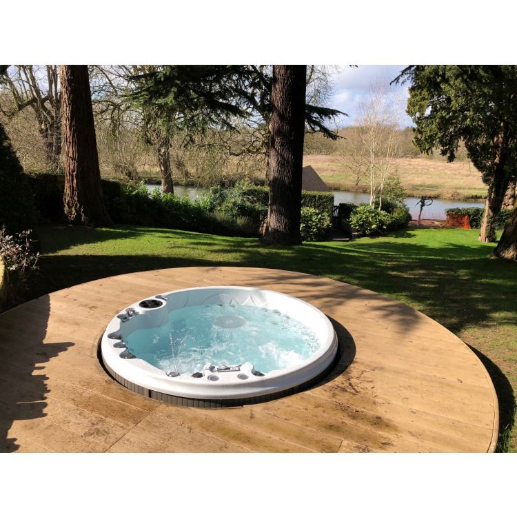 Winston 6-7 person hot tub